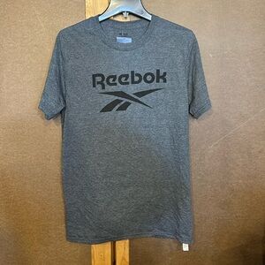 Reebok Men’s Medium Grey T-Shirt NWT